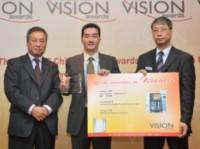 Mr. Wong Kin Keong (middle), Sales General Manager of SEAS China, receives the SMT China Vison Award during the ceremony held at Nepcon Shanghai on April 20th.